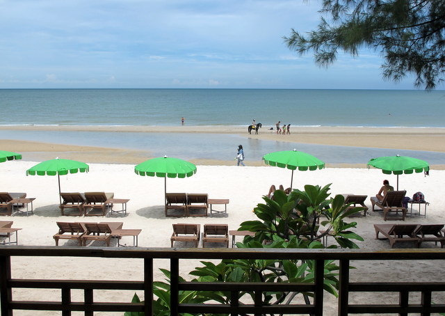Lunch on a terrace overlooking the ocean in Hua Hin