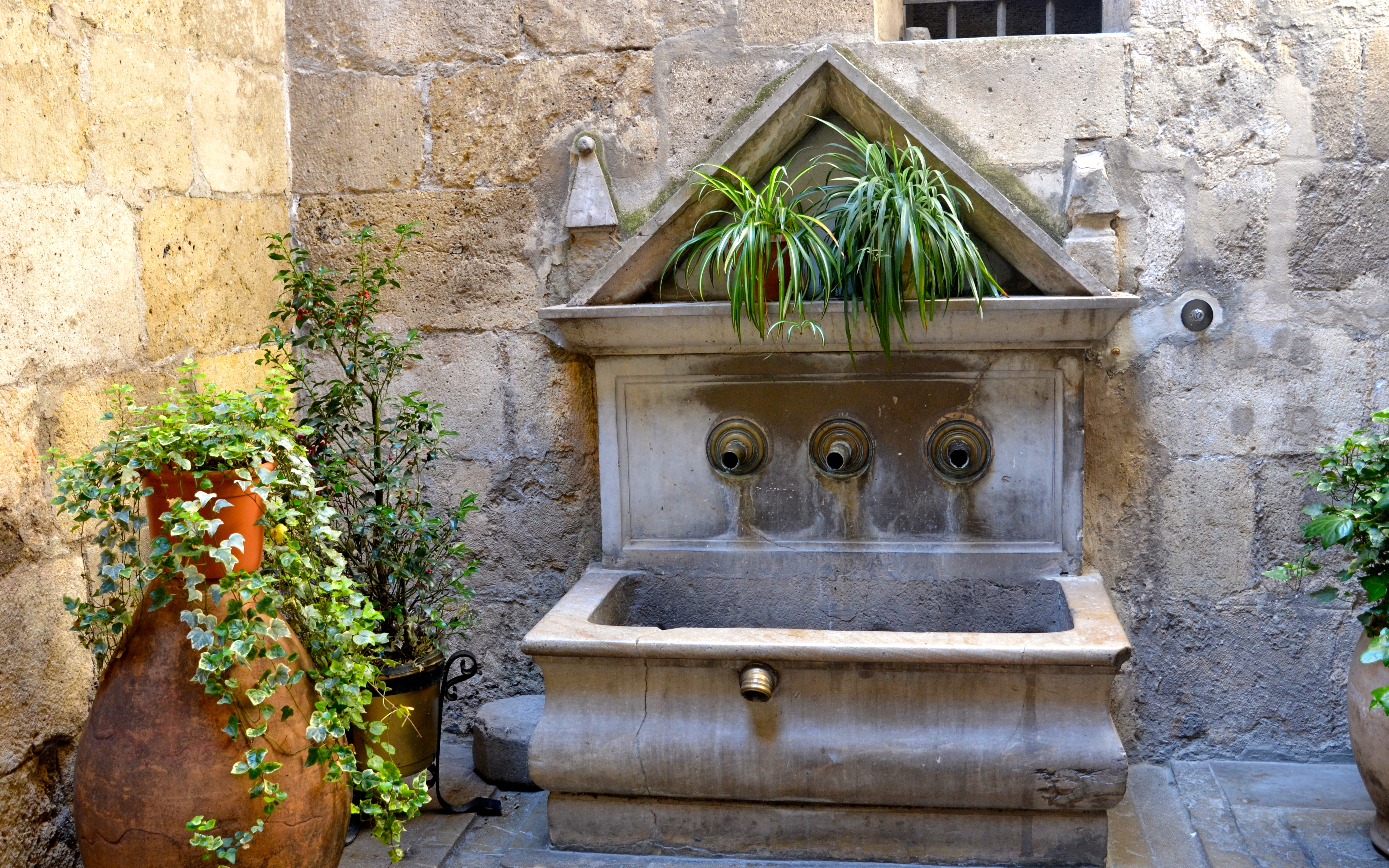 Ancient fountains tucked away in Granada